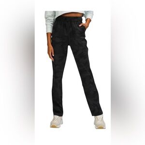 Lululemon size 8 High Rise Stretch luxtreme pant , heritage 365 camo deep coal
